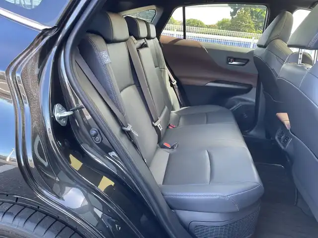 トヨタ ハリアー ハイブリッド Z レザーパッケージ 千葉県 2025(令7)年 0.3万km プレシャスブラックパール 純正12.3インチナビ/(BT/フルセグTV/AM/FM/ミラーキャスト)/全方位カメラ/JBLサウンド/KUHLエアロ/調光パノラマルーフ/ブラインドスポットモニター/デジタルインナーミラー/シートメモリー/マフラーカッター/衝突被害軽減システム/車線逸脱警報/クルーズコントロール/レザーシート/横滑り防止装置/ETC/アイドリングストップ/LEDヘッドライト/フォグランプ/オートライト/ウィンカーミラー/電動格納ミラー/純正19インチAW/シートヒーター/エアシート/ステアリングヒーター/プッシュスタート/スマートキー/フロアマット/ドアバイザー/スペアキー/取扱説明書/保証書