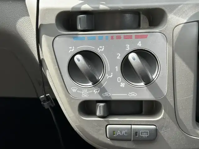 ダイハツ ミラ イース X SA 愛媛県 2013(平25)年 4.6万km ブライトシルバーメタリック 衝突被害軽減装置/アイドリングストップ/ETC/carrozzeriaカーオーディオ/電格ミラー/ヘッドライトレベライザー/ドアバイザー/シガーソケット/ISOFIX/横滑り防止装置/禁煙車/現状サマー(社外AW)(155/65/R14)/AUTOBACS MaxrunEfficia