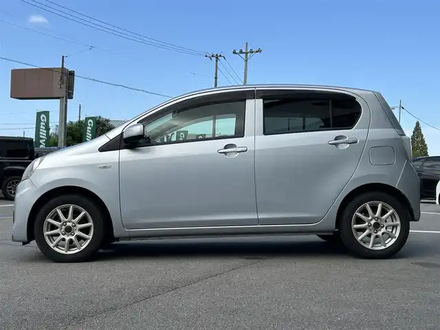 ダイハツ ミラ イース X SA 愛媛県 2013(平25)年 4.6万km ブライトシルバーメタリック 衝突被害軽減装置/アイドリングストップ/ETC/carrozzeriaカーオーディオ/電格ミラー/ヘッドライトレベライザー/ドアバイザー/シガーソケット/ISOFIX/横滑り防止装置/禁煙車/現状サマー(社外AW)(155/65/R14)/AUTOBACS MaxrunEfficia