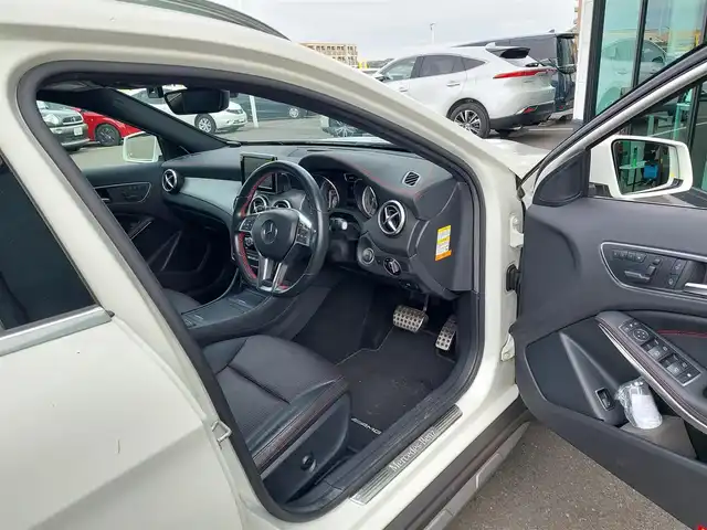 メルセデス・ベンツ ＧＬＡ１８０ スポーツ 東京都 2015(平27)年 7万km カルサイトホワイト レーダーセーフティパッケージ/レーンキーピングアシスト/アダプティブクルーズコントロール/ブラインドスポットインフォメーション/純正HDDナビ/CD/DVD/SD/BT/フルセグ/バックカメラ/ETC/純正前後ドライブレコーダー/衝突回避ブレーキ/ハーフレザーシート/運転席メモリ付きパワーシート/フロントシートヒーティング/パワーバックドア/LEDヘッドライト/オートライト/純正18インチAW/純正フロアマット/スペアキー/取扱説明書/保証書