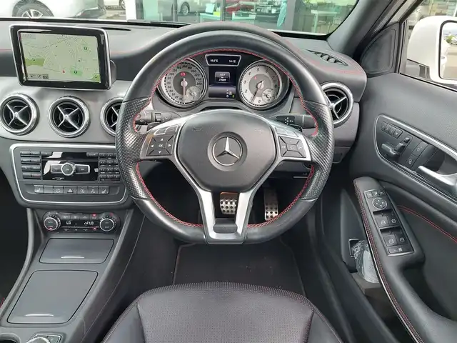 メルセデス・ベンツ ＧＬＡ１８０ スポーツ 東京都 2015(平27)年 7万km カルサイトホワイト レーダーセーフティパッケージ/レーンキーピングアシスト/アダプティブクルーズコントロール/ブラインドスポットインフォメーション/純正HDDナビ/CD/DVD/SD/BT/フルセグ/バックカメラ/ETC/純正前後ドライブレコーダー/衝突回避ブレーキ/ハーフレザーシート/運転席メモリ付きパワーシート/フロントシートヒーティング/パワーバックドア/LEDヘッドライト/オートライト/純正18インチAW/純正フロアマット/スペアキー/取扱説明書/保証書