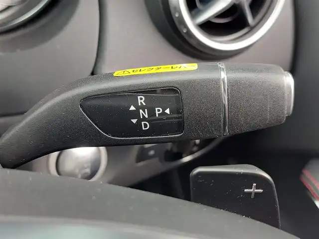 メルセデス・ベンツ ＧＬＡ１８０ スポーツ 東京都 2015(平27)年 7万km カルサイトホワイト レーダーセーフティパッケージ/レーンキーピングアシスト/アダプティブクルーズコントロール/ブラインドスポットインフォメーション/純正HDDナビ/CD/DVD/SD/BT/フルセグ/バックカメラ/ETC/純正前後ドライブレコーダー/衝突回避ブレーキ/ハーフレザーシート/運転席メモリ付きパワーシート/フロントシートヒーティング/パワーバックドア/LEDヘッドライト/オートライト/純正18インチAW/純正フロアマット/スペアキー/取扱説明書/保証書