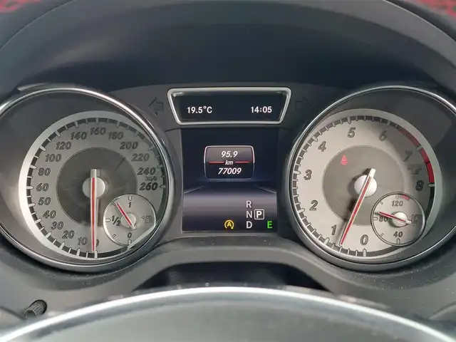 メルセデス・ベンツ ＧＬＡ１８０ スポーツ 東京都 2015(平27)年 7万km カルサイトホワイト レーダーセーフティパッケージ/レーンキーピングアシスト/アダプティブクルーズコントロール/ブラインドスポットインフォメーション/純正HDDナビ/CD/DVD/SD/BT/フルセグ/バックカメラ/ETC/純正前後ドライブレコーダー/衝突回避ブレーキ/ハーフレザーシート/運転席メモリ付きパワーシート/フロントシートヒーティング/パワーバックドア/LEDヘッドライト/オートライト/純正18インチAW/純正フロアマット/スペアキー/取扱説明書/保証書