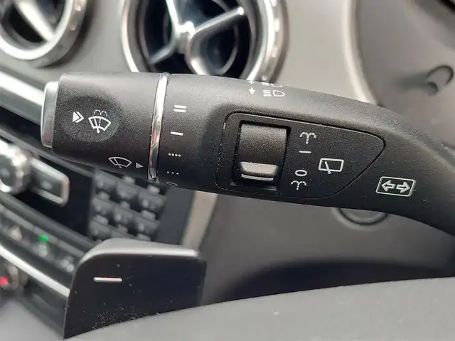 メルセデス・ベンツ ＧＬＡ１８０ スポーツ 東京都 2015(平27)年 7万km カルサイトホワイト レーダーセーフティパッケージ/レーンキーピングアシスト/アダプティブクルーズコントロール/ブラインドスポットインフォメーション/純正HDDナビ/CD/DVD/SD/BT/フルセグ/バックカメラ/ETC/純正前後ドライブレコーダー/衝突回避ブレーキ/ハーフレザーシート/運転席メモリ付きパワーシート/フロントシートヒーティング/パワーバックドア/LEDヘッドライト/オートライト/純正18インチAW/純正フロアマット/スペアキー/取扱説明書/保証書