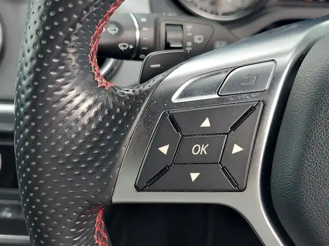 メルセデス・ベンツ ＧＬＡ１８０ スポーツ 東京都 2015(平27)年 7万km カルサイトホワイト レーダーセーフティパッケージ/レーンキーピングアシスト/アダプティブクルーズコントロール/ブラインドスポットインフォメーション/純正HDDナビ/CD/DVD/SD/BT/フルセグ/バックカメラ/ETC/純正前後ドライブレコーダー/衝突回避ブレーキ/ハーフレザーシート/運転席メモリ付きパワーシート/フロントシートヒーティング/パワーバックドア/LEDヘッドライト/オートライト/純正18インチAW/純正フロアマット/スペアキー/取扱説明書/保証書