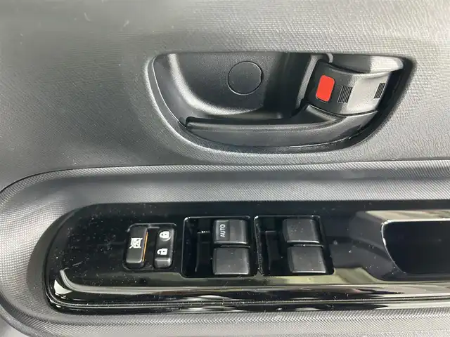 トヨタ アクア S スタイルブラック 佐賀県 2019(平31)年 7.7万km ホワイトパールクリスタルシャイン 純正ナビ/（AM FM CD DVD BT）/バックカメラ　/衝突軽減　/先行車発進告知機能　/レーンキープ　/横滑り防止　/コーナーセンサー　/パーキングサポートブレーキ　/純正フロアマット　/オートライト　/オートハイビーム　/電格ミラー　/バイザー