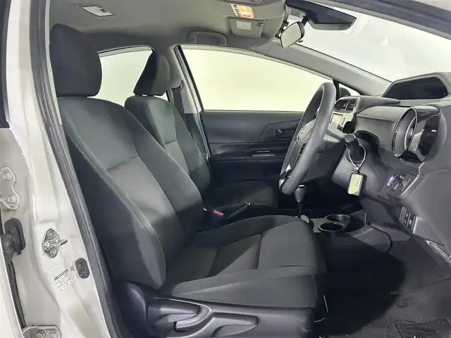 トヨタ アクア S スタイルブラック 佐賀県 2019(平31)年 7.7万km ホワイトパールクリスタルシャイン 純正ナビ/（AM FM CD DVD BT）/バックカメラ　/衝突軽減　/先行車発進告知機能　/レーンキープ　/横滑り防止　/コーナーセンサー　/パーキングサポートブレーキ　/純正フロアマット　/オートライト　/オートハイビーム　/電格ミラー　/バイザー