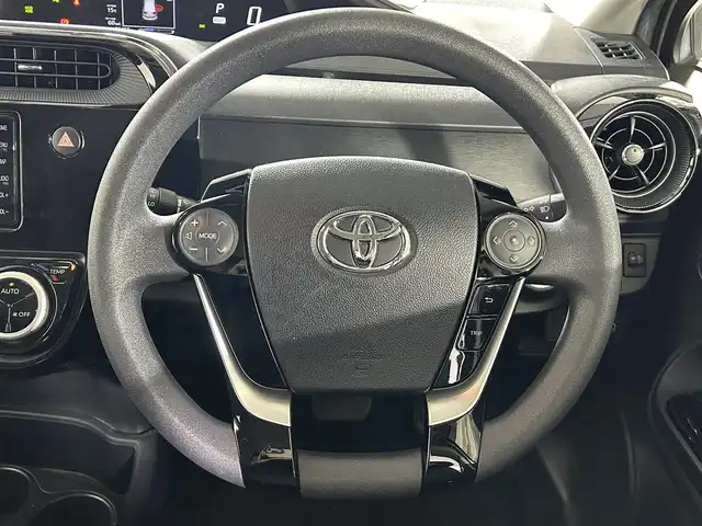 トヨタ アクア S スタイルブラック 佐賀県 2019(平31)年 7.7万km ホワイトパールクリスタルシャイン 純正ナビ/（AM FM CD DVD BT）/バックカメラ　/衝突軽減　/先行車発進告知機能　/レーンキープ　/横滑り防止　/コーナーセンサー　/パーキングサポートブレーキ　/純正フロアマット　/オートライト　/オートハイビーム　/電格ミラー　/バイザー