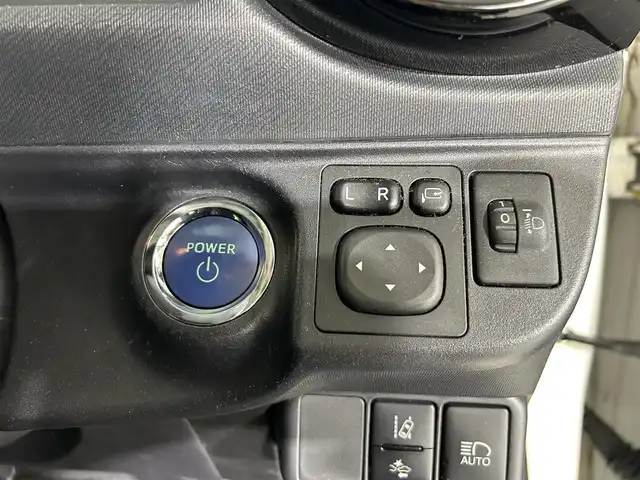 トヨタ アクア S スタイルブラック 佐賀県 2019(平31)年 7.7万km ホワイトパールクリスタルシャイン 純正ナビ/（AM FM CD DVD BT）/バックカメラ　/衝突軽減　/先行車発進告知機能　/レーンキープ　/横滑り防止　/コーナーセンサー　/パーキングサポートブレーキ　/純正フロアマット　/オートライト　/オートハイビーム　/電格ミラー　/バイザー