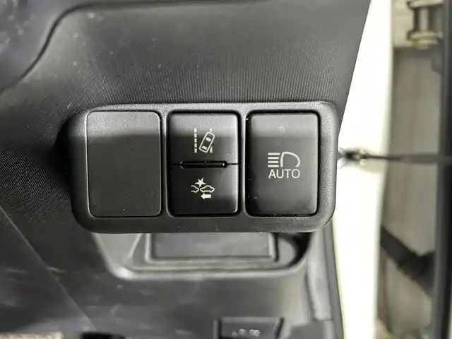 トヨタ アクア S スタイルブラック 佐賀県 2019(平31)年 7.7万km ホワイトパールクリスタルシャイン 純正ナビ/（AM FM CD DVD BT）/バックカメラ　/衝突軽減　/先行車発進告知機能　/レーンキープ　/横滑り防止　/コーナーセンサー　/パーキングサポートブレーキ　/純正フロアマット　/オートライト　/オートハイビーム　/電格ミラー　/バイザー