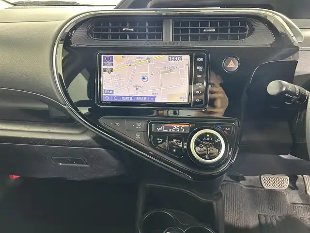 トヨタ アクア S スタイルブラック 佐賀県 2019(平31)年 7.7万km ホワイトパールクリスタルシャイン 純正ナビ/（AM FM CD DVD BT）/バックカメラ　/衝突軽減　/先行車発進告知機能　/レーンキープ　/横滑り防止　/コーナーセンサー　/パーキングサポートブレーキ　/純正フロアマット　/オートライト　/オートハイビーム　/電格ミラー　/バイザー