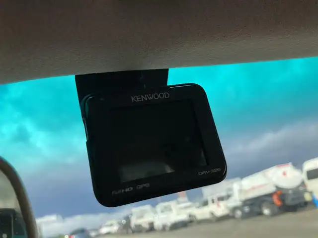 トヨタ クラウン ロイヤル ロイヤルサルーン プレミアム21 愛知県 2001(平13)年 3.6万km ホワイトパールクリスタルシャイン 純正ナビTV/ETC/ドライブレコーダー/クルーズコントロール/オートライト/オートエアコン/ステアリングカバー付/全席パワーシート/電動リアサンシェード/純正15インチアルミホイール/スペアキー/禁煙車