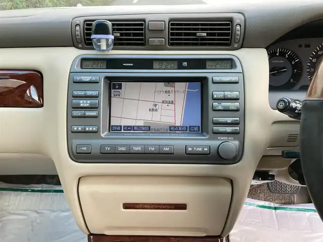 トヨタ クラウン ロイヤル ロイヤルサルーン プレミアム21 愛知県 2001(平13)年 3.6万km ホワイトパールクリスタルシャイン 純正ナビTV/ETC/ドライブレコーダー/クルーズコントロール/オートライト/オートエアコン/ステアリングカバー付/全席パワーシート/電動リアサンシェード/純正15インチアルミホイール/スペアキー/禁煙車