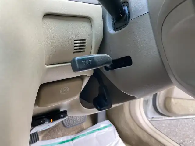 トヨタ クラウン ロイヤル ロイヤルサルーン プレミアム21 愛知県 2001(平13)年 3.6万km ホワイトパールクリスタルシャイン 純正ナビTV/ETC/ドライブレコーダー/クルーズコントロール/オートライト/オートエアコン/ステアリングカバー付/全席パワーシート/電動リアサンシェード/純正15インチアルミホイール/スペアキー/禁煙車