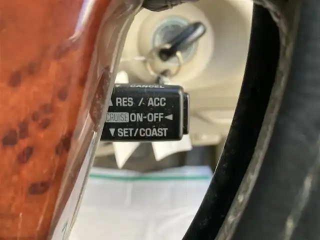 トヨタ クラウン ロイヤル ロイヤルサルーン プレミアム21 愛知県 2001(平13)年 3.6万km ホワイトパールクリスタルシャイン 純正ナビTV/ETC/ドライブレコーダー/クルーズコントロール/オートライト/オートエアコン/ステアリングカバー付/全席パワーシート/電動リアサンシェード/純正15インチアルミホイール/スペアキー/禁煙車