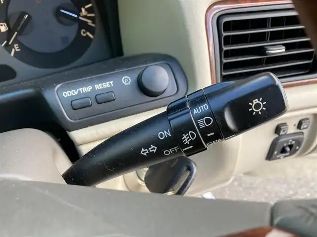 トヨタ クラウン ロイヤル ロイヤルサルーン プレミアム21 愛知県 2001(平13)年 3.6万km ホワイトパールクリスタルシャイン 純正ナビTV/ETC/ドライブレコーダー/クルーズコントロール/オートライト/オートエアコン/ステアリングカバー付/全席パワーシート/電動リアサンシェード/純正15インチアルミホイール/スペアキー/禁煙車