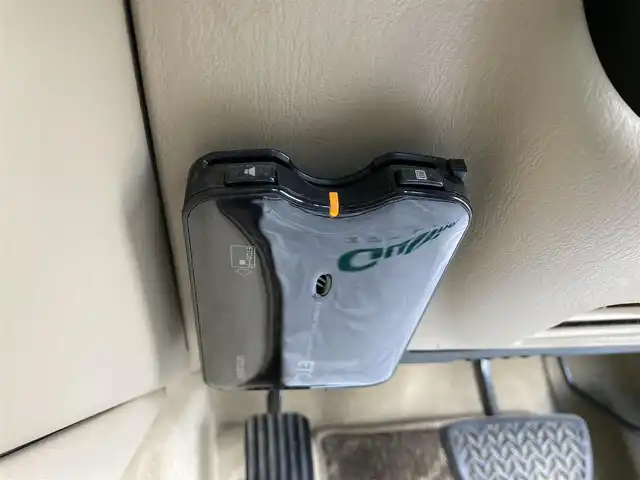 トヨタ クラウン ロイヤル ロイヤルサルーン プレミアム21 愛知県 2001(平13)年 3.6万km ホワイトパールクリスタルシャイン 純正ナビTV/ETC/ドライブレコーダー/クルーズコントロール/オートライト/オートエアコン/ステアリングカバー付/全席パワーシート/電動リアサンシェード/純正15インチアルミホイール/スペアキー/禁煙車