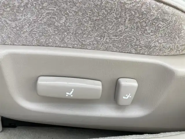 トヨタ クラウン ロイヤル ロイヤルサルーン プレミアム21 愛知県 2001(平13)年 3.6万km ホワイトパールクリスタルシャイン 純正ナビTV/ETC/ドライブレコーダー/クルーズコントロール/オートライト/オートエアコン/ステアリングカバー付/全席パワーシート/電動リアサンシェード/純正15インチアルミホイール/スペアキー/禁煙車