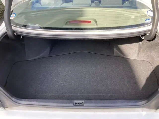 トヨタ クラウン ロイヤル ロイヤルサルーン プレミアム21 愛知県 2001(平13)年 3.6万km ホワイトパールクリスタルシャイン 純正ナビTV/ETC/ドライブレコーダー/クルーズコントロール/オートライト/オートエアコン/ステアリングカバー付/全席パワーシート/電動リアサンシェード/純正15インチアルミホイール/スペアキー/禁煙車