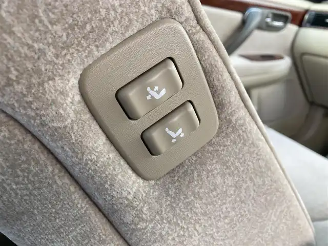 トヨタ クラウン ロイヤル ロイヤルサルーン プレミアム21 愛知県 2001(平13)年 3.6万km ホワイトパールクリスタルシャイン 純正ナビTV/ETC/ドライブレコーダー/クルーズコントロール/オートライト/オートエアコン/ステアリングカバー付/全席パワーシート/電動リアサンシェード/純正15インチアルミホイール/スペアキー/禁煙車