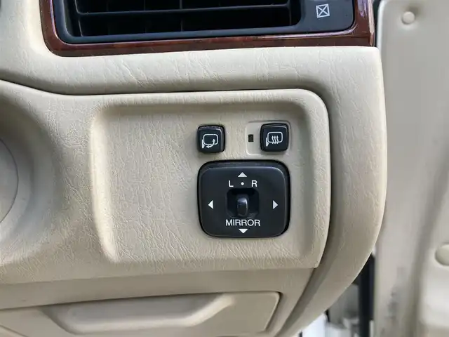 トヨタ クラウン ロイヤル ロイヤルサルーン プレミアム21 愛知県 2001(平13)年 3.6万km ホワイトパールクリスタルシャイン 純正ナビTV/ETC/ドライブレコーダー/クルーズコントロール/オートライト/オートエアコン/ステアリングカバー付/全席パワーシート/電動リアサンシェード/純正15インチアルミホイール/スペアキー/禁煙車