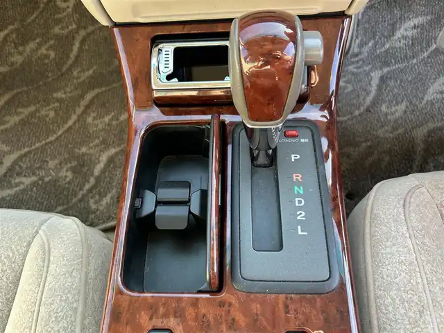 トヨタ クラウン ロイヤル ロイヤルサルーン プレミアム21 愛知県 2001(平13)年 3.6万km ホワイトパールクリスタルシャイン 純正ナビTV/ETC/ドライブレコーダー/クルーズコントロール/オートライト/オートエアコン/ステアリングカバー付/全席パワーシート/電動リアサンシェード/純正15インチアルミホイール/スペアキー/禁煙車