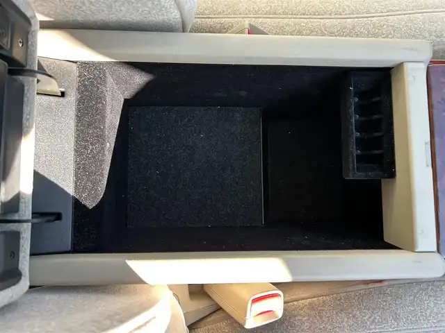 トヨタ クラウン ロイヤル ロイヤルサルーン プレミアム21 愛知県 2001(平13)年 3.6万km ホワイトパールクリスタルシャイン 純正ナビTV/ETC/ドライブレコーダー/クルーズコントロール/オートライト/オートエアコン/ステアリングカバー付/全席パワーシート/電動リアサンシェード/純正15インチアルミホイール/スペアキー/禁煙車