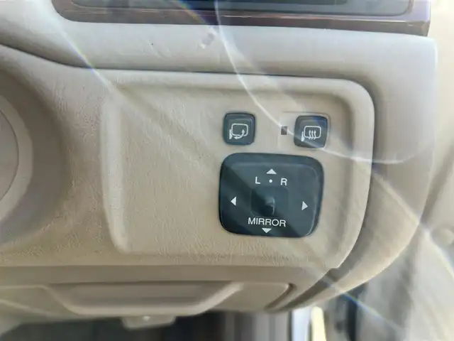 トヨタ クラウン ロイヤル ロイヤルサルーン プレミアム21 愛知県 2001(平13)年 3.6万km ホワイトパールクリスタルシャイン 純正ナビTV/ETC/ドライブレコーダー/クルーズコントロール/オートライト/オートエアコン/ステアリングカバー付/全席パワーシート/電動リアサンシェード/純正15インチアルミホイール/スペアキー/禁煙車