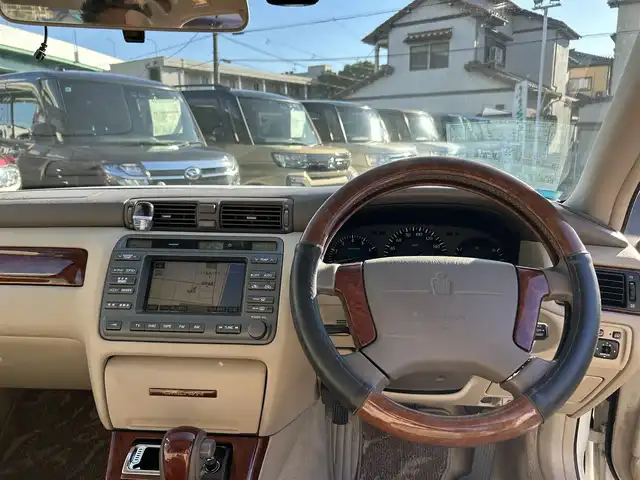 トヨタ クラウン ロイヤル ロイヤルサルーン プレミアム21 愛知県 2001(平13)年 3.6万km ホワイトパールクリスタルシャイン 純正ナビTV/ETC/ドライブレコーダー/クルーズコントロール/オートライト/オートエアコン/ステアリングカバー付/全席パワーシート/電動リアサンシェード/純正15インチアルミホイール/スペアキー/禁煙車