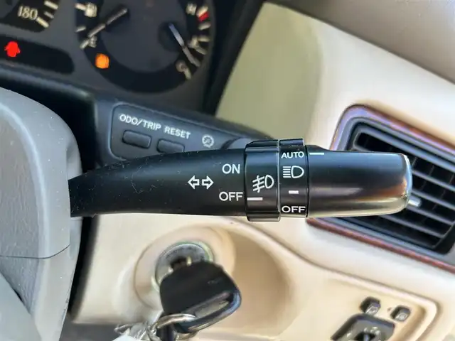 トヨタ クラウン ロイヤル ロイヤルサルーン プレミアム21 愛知県 2001(平13)年 3.6万km ホワイトパールクリスタルシャイン 純正ナビTV/ETC/ドライブレコーダー/クルーズコントロール/オートライト/オートエアコン/ステアリングカバー付/全席パワーシート/電動リアサンシェード/純正15インチアルミホイール/スペアキー/禁煙車