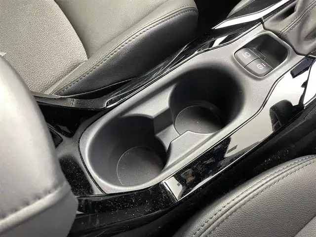 トヨタ カローラ クロス ハイブリッド Z 福井県 2023(令5)年 1.4万km アティチュードブラックマイカ 純正メモリナビ機能付きディスプレイオーディオ（FM/AM/BT/USB/AppleCArPlay/androidAuto）　シートヒーター/ハーフレザーシート/パワーバックドア/純正ビルトインETC/トヨタセーフティセンス