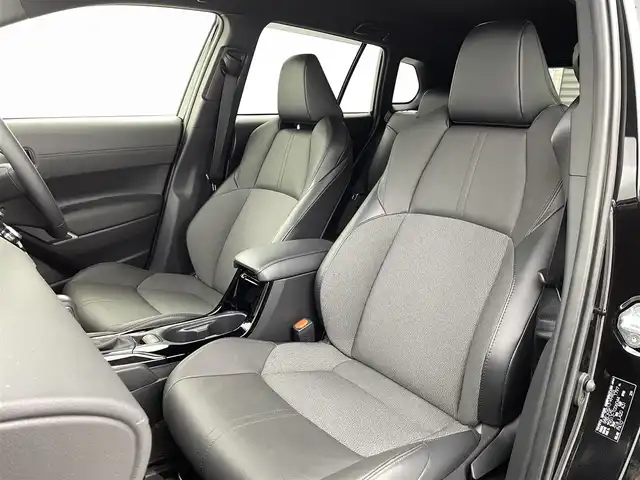 トヨタ カローラ クロス ハイブリッド Z 福井県 2023(令5)年 1.4万km アティチュードブラックマイカ 純正メモリナビ機能付きディスプレイオーディオ（FM/AM/BT/USB/AppleCArPlay/androidAuto）　シートヒーター/ハーフレザーシート/パワーバックドア/純正ビルトインETC/トヨタセーフティセンス