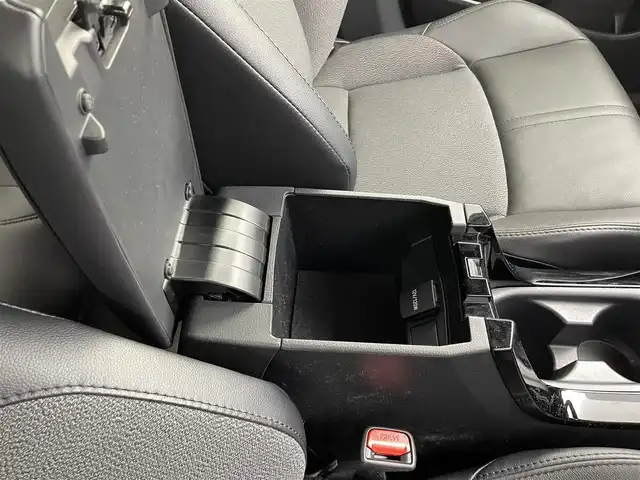 トヨタ カローラ クロス ハイブリッド Z 福井県 2023(令5)年 1.4万km アティチュードブラックマイカ 純正メモリナビ機能付きディスプレイオーディオ（FM/AM/BT/USB/AppleCArPlay/androidAuto）　シートヒーター/ハーフレザーシート/パワーバックドア/純正ビルトインETC/トヨタセーフティセンス