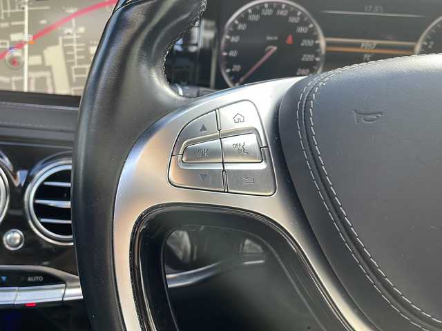 メルセデス・ベンツ Ｓ５５０Ｌ AMG スポーツエディション 大阪府 2014(平26)年 7.6万km ダイヤモンドホワイト 純正ナビ/フルセグTV/Bluetoothオーディーオ/6連奏DVD／CD/ブルメスターサウンド/全周囲カメラ/バックカメラ/衝突軽減ブレーキ/車線逸脱警報/レーダークルーズコントロール/サンルーフ/レザーシート/全席パワーシート/シートヒーター/エアシート/LEDライト/純正19インチアルミホイル