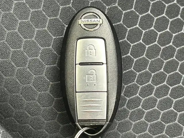 日産 ジューク 15RX アーバン スタイリッシュブラック 熊本県 2013(平25)年 8.1万km サファイアブラック 禁煙車　/社外ナビCN-A5300D（ＣＤ・ＤＶＤ・ワンセグ・ＢＴ・ｉｐｏｄ・ＵＳＢ）/バックカメラ　/社外前方ドライブレコーダー　/ＥＴＣ　/横滑り防止/純正フロアマット　/純正１７インチＡＷ　/オートライト　/ＬＥＤヘッドライト/フォグライト/スマートキー/プッシュスタート