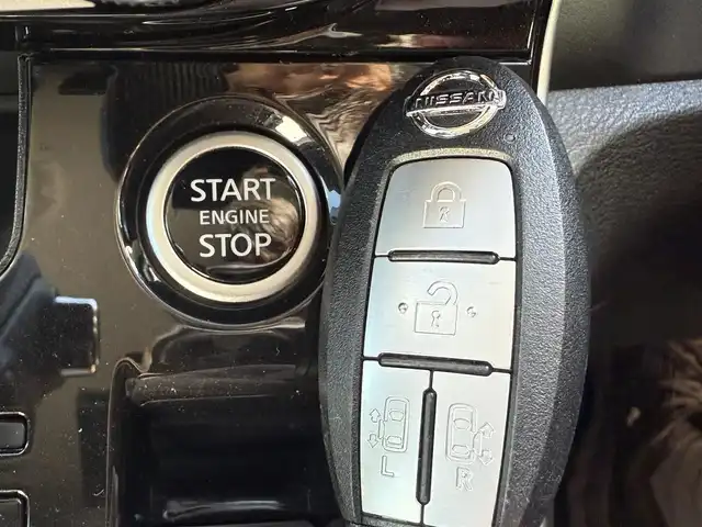 日産 セレナ ハイウェイスター V 千葉県 2022(令4)年 1.5万km ダイヤモンドブラック プロパイロット/ALPINE11インチフルセグナビ/フリップダウンモニター/アラウンドビューモニター/ＨＤＭＩポート/ＵＳＢポート/インテリジェントクルーズコントロール/エマージェンシーブレーキ/両側パワースライド/スマートルームミラー/ブラインドスポットモニター/アイドリングストップ/ステアリングスイッチ/コーナーセンサー/ドアバイザー/ドライブレコーダー前後/ウィンカーミラー/ＥＴＣ/リア5面スモークフィルム/フロアマット/セーフティパックＡ