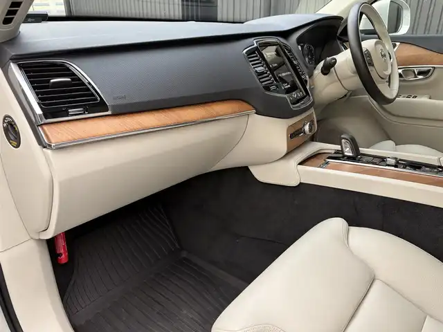 ボルボ ＸＣ９０ B5 AWD モーメンタム 福島県 2021(令3)年 2.8万km パール 純正ナビ(BT/USB)/フルセグTV/ETC/アダプティブクルーズコントロール/ステアリングスイッチ/ステアリングヒーター/白レザーシート/シートヒーター/パワーシート/パワーバックドア/ワイアレスチャージャー/アダプティブベンディングライト/純正19AW/取扱説明書/保証書/スペアキー