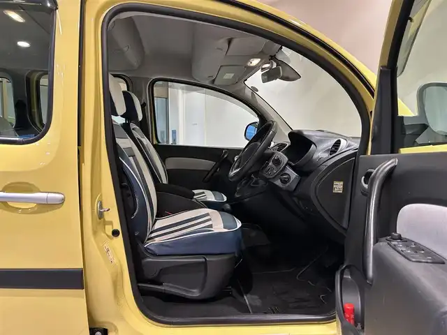 ルノー カングー ゼン 愛知県 2016(平28)年 4.6万km ジョンアグリュム カロッツェリアナビ/フルセグTV/バックカメラ/ＥＴＣ/シートカバー取付/ドアバイザー