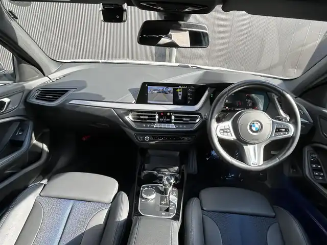 ＢＭＷ １１８ｄ 香川県 2020(令2)年 2.1万km 白 スクリーンミラーリング/シートメモリ/F.Rドラレコ/オートワイパー/オートライト/オートハイビーム/インテリジェントセーフティー/ステアアシスト/ブラインドスポットモニター/ステアリングスイッチ/アンビエントライト【6色】/アップルカープレイ/Bluetooth/USB