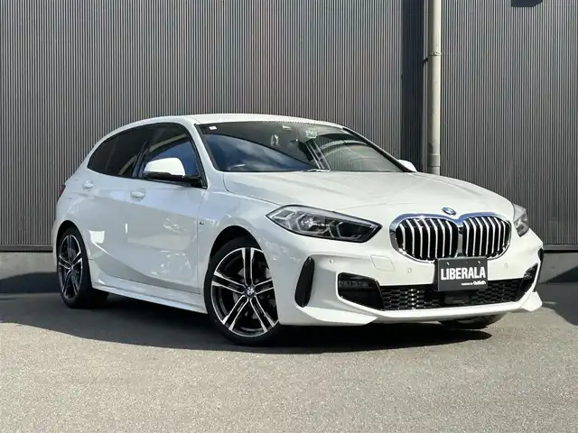 ＢＭＷ １１８ｄ 香川県 2020(令2)年 2.1万km 白 スクリーンミラーリング/シートメモリ/F.Rドラレコ/オートワイパー/オートライト/オートハイビーム/インテリジェントセーフティー/ステアアシスト/ブラインドスポットモニター/ステアリングスイッチ/アンビエントライト【6色】/アップルカープレイ/Bluetooth/USB