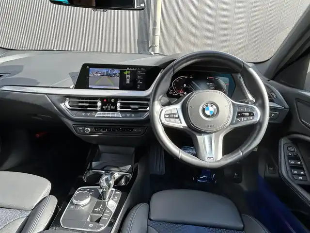 ＢＭＷ １１８ｄ 香川県 2020(令2)年 2.1万km 白 スクリーンミラーリング/シートメモリ/F.Rドラレコ/オートワイパー/オートライト/オートハイビーム/インテリジェントセーフティー/ステアアシスト/ブラインドスポットモニター/ステアリングスイッチ/アンビエントライト【6色】/アップルカープレイ/Bluetooth/USB