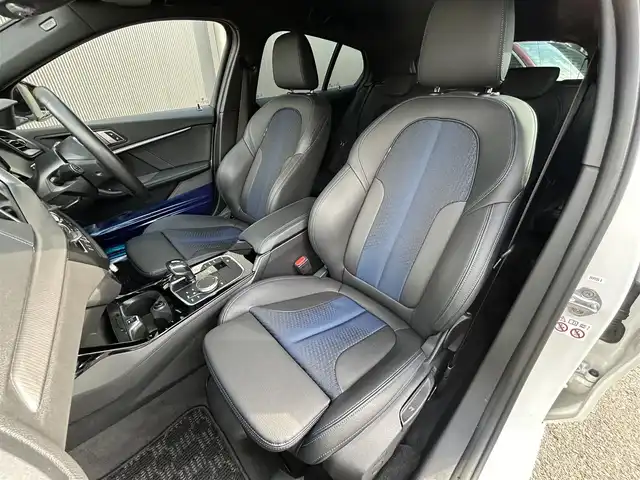 ＢＭＷ １１８ｄ 香川県 2020(令2)年 2.1万km 白 スクリーンミラーリング/シートメモリ/F.Rドラレコ/オートワイパー/オートライト/オートハイビーム/インテリジェントセーフティー/ステアアシスト/ブラインドスポットモニター/ステアリングスイッチ/アンビエントライト【6色】/アップルカープレイ/Bluetooth/USB