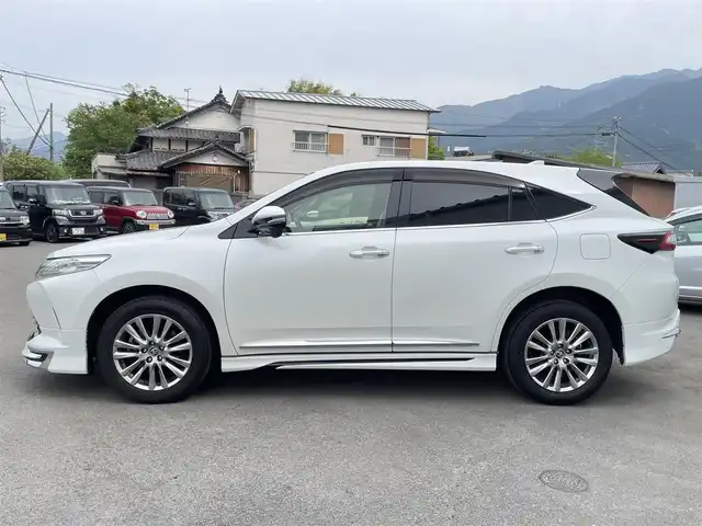 トヨタ ハリアー プレミアム 愛媛県 2018(平30)年 4.3万km ホワイトパールクリスタルシャイン ワンオーナー/モデリスタエアロ(F・S・R)/プリクラッシュセーフティ/レーンディパーチャーアラート/レーダークルーズコントロール/社外メモリーナビ【HDV-909DT】/パワーバックドア/LEDオートヘッドライト/電子パーキングブレーキ/オートホールド/ウッドコンビステアリング/ハーフレザーシート/D席パワーシート/リア7面スモーク施工/純正18インチAW/スマートキー×2/カードキーあり/禁煙車