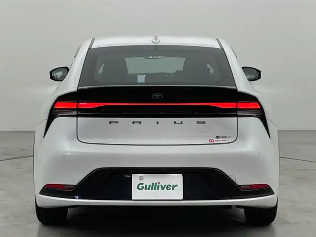 トヨタ プリウス Z 福岡県 2024(令6)年 0.7万km プラチナホワイトパールマイカ 純正１２．３型ナビ　/全方位カメラ　/ＥＴＣ２．０　/レーダー探知機　/置くだけ充電　/デジタルルームミラー　/ＡＣＣ　/コーナーセンサー　/ＰＣＳ　/ＬＤＡ　/ＢＳＭ　/ＲＣＴＡ　/パーキングアシスト　/ステアリングヒーター
