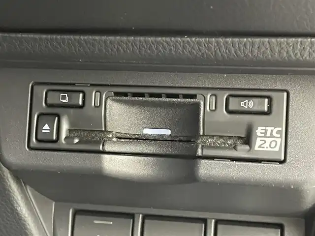 トヨタ プリウス Z 福岡県 2024(令6)年 0.7万km プラチナホワイトパールマイカ 純正１２．３型ナビ　/全方位カメラ　/ＥＴＣ２．０　/レーダー探知機　/置くだけ充電　/デジタルルームミラー　/ＡＣＣ　/コーナーセンサー　/ＰＣＳ　/ＬＤＡ　/ＢＳＭ　/ＲＣＴＡ　/パーキングアシスト　/ステアリングヒーター