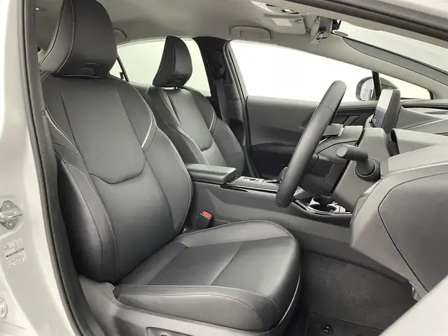 トヨタ プリウス Z 福岡県 2024(令6)年 0.7万km プラチナホワイトパールマイカ 純正１２．３型ナビ　/全方位カメラ　/ＥＴＣ２．０　/レーダー探知機　/置くだけ充電　/デジタルルームミラー　/ＡＣＣ　/コーナーセンサー　/ＰＣＳ　/ＬＤＡ　/ＢＳＭ　/ＲＣＴＡ　/パーキングアシスト　/ステアリングヒーター