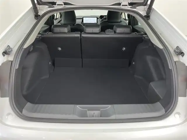 トヨタ プリウス Z 福岡県 2024(令6)年 0.7万km プラチナホワイトパールマイカ 純正１２．３型ナビ　/全方位カメラ　/ＥＴＣ２．０　/レーダー探知機　/置くだけ充電　/デジタルルームミラー　/ＡＣＣ　/コーナーセンサー　/ＰＣＳ　/ＬＤＡ　/ＢＳＭ　/ＲＣＴＡ　/パーキングアシスト　/ステアリングヒーター
