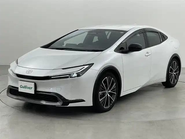 トヨタ プリウス Z 福岡県 2024(令6)年 0.7万km プラチナホワイトパールマイカ 純正１２．３型ナビ　/全方位カメラ　/ＥＴＣ２．０　/レーダー探知機　/置くだけ充電　/デジタルルームミラー　/ＡＣＣ　/コーナーセンサー　/ＰＣＳ　/ＬＤＡ　/ＢＳＭ　/ＲＣＴＡ　/パーキングアシスト　/ステアリングヒーター