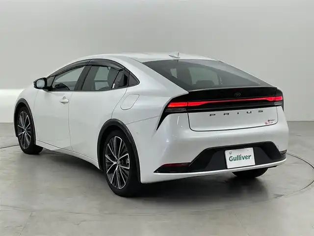 トヨタ プリウス Z 福岡県 2024(令6)年 0.7万km プラチナホワイトパールマイカ 純正１２．３型ナビ　/全方位カメラ　/ＥＴＣ２．０　/レーダー探知機　/置くだけ充電　/デジタルルームミラー　/ＡＣＣ　/コーナーセンサー　/ＰＣＳ　/ＬＤＡ　/ＢＳＭ　/ＲＣＴＡ　/パーキングアシスト　/ステアリングヒーター