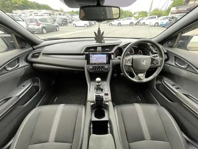ホンダ シビック ハッチバック 愛媛県 2021(令3)年 6.9万km クリスタルブラックパール 純正ナビ/（BT/CD/DVD/USB/フルセグTV）/バックカメラ/ETC2.0/アダプティブクルーズコントロール/黒ハーフレザーシート/LEDヘッドライト/前席パワーシート/前席シートヒーター/オートブレーキホールド/電動サイドブレーキ/革巻きステアリング/ステアリングスイッチ/プッシュスタート/スマートキー/社外17インチアルミホイール/積込純正AW付サマータイヤ
